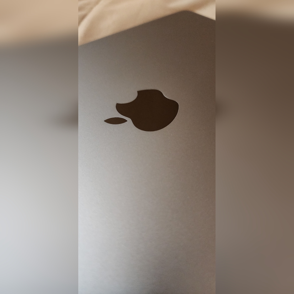 Apple iPad - Space Gray 6th Generation - Picture 5 of 11